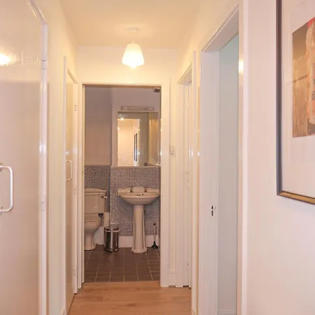 Apartamento Comfortable 2-bedroom Near Airport