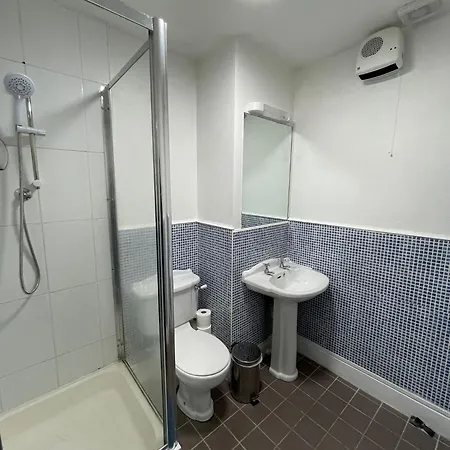 Comfortable 2-bedroom Near Airport Apartamento