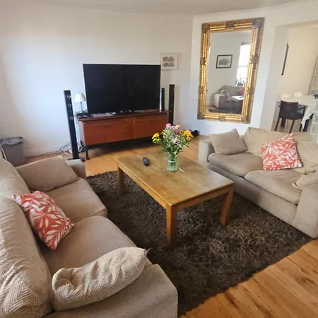 Spacious 3-bedroom In Vibrant 8 アパート ダブリン