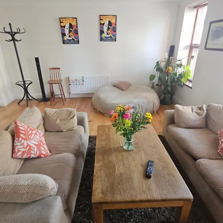 アパート Spacious 3-bedroom In Vibrant 8 *