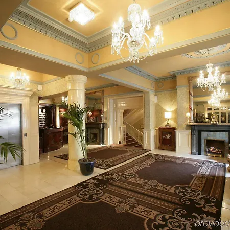 Buswells Hotel