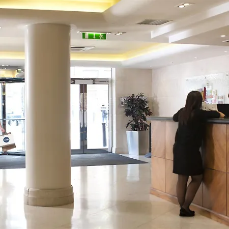 Academy Plaza Hotel 3*