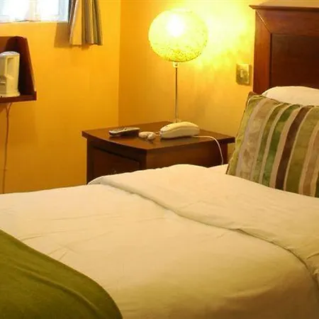Uppercross House Otel