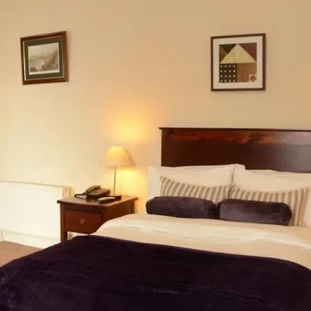 Uppercross House Otel