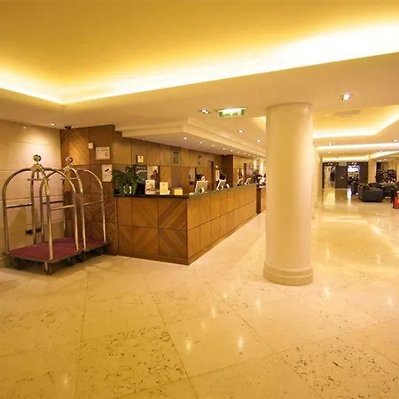 Academy Plaza 3*