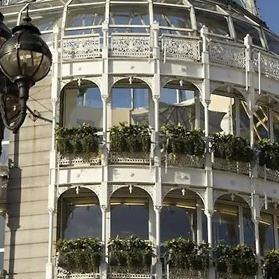 Buswells Hotel