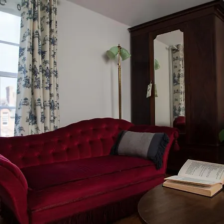 The Historical Harcourt Guest house *