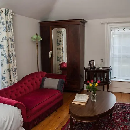 The Historical Harcourt Guest house *