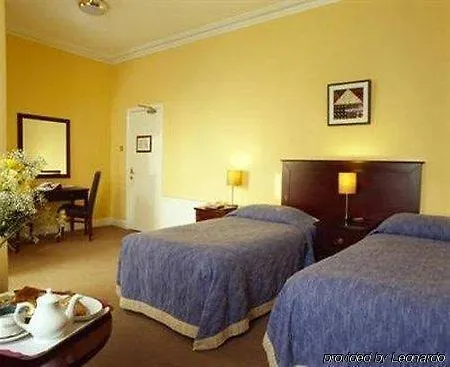 Uppercross House 3*