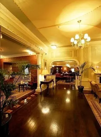 Buswells Hotel