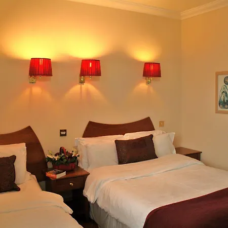 Uppercross House 3*