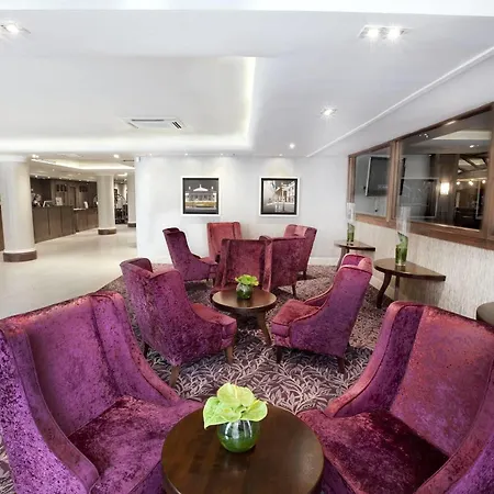 Academy Plaza 3*