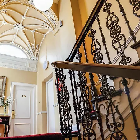 Albany House 3* Dublin