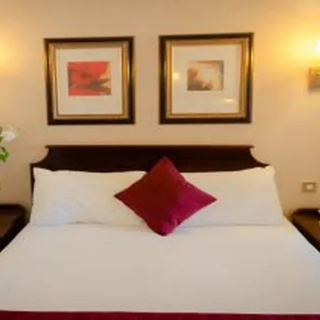 Albany House 3*