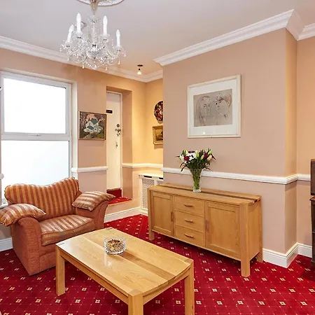 Otel Uppercross House 3*