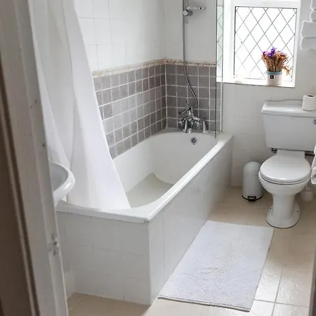 Bed & Breakfast Aaron Court 3*