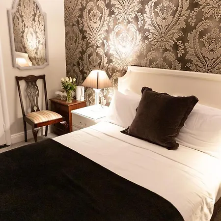 Aaron Court Bed & Breakfast 3*