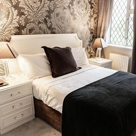 Aaron Court Bed & Breakfast 3*