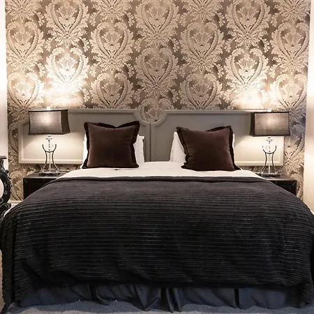 Bed & Breakfast Aaron Court 3*