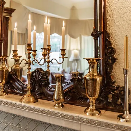 Bed & Breakfast Aaron Court 3*
