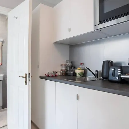 Aona Townhouse Gasthof 4*
