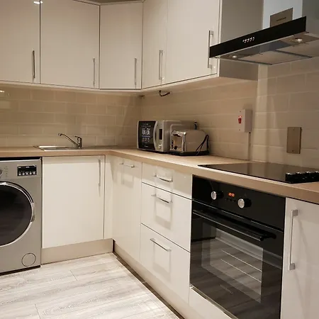 Bright 2 Bedrooms Near The 3 Arena Lägenhet *