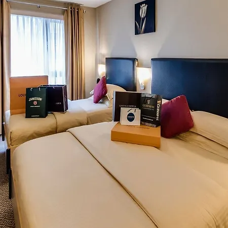 Academy Plaza 3*