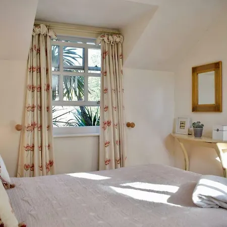 Elegant 2 Bedroom Coach House Apartamento