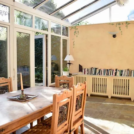 Elegant 2 Bedroom Coach House Apartamento *