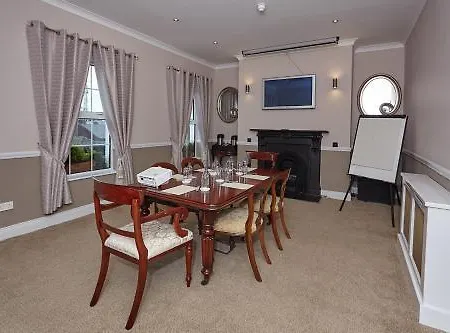 Uppercross House Otel 3*