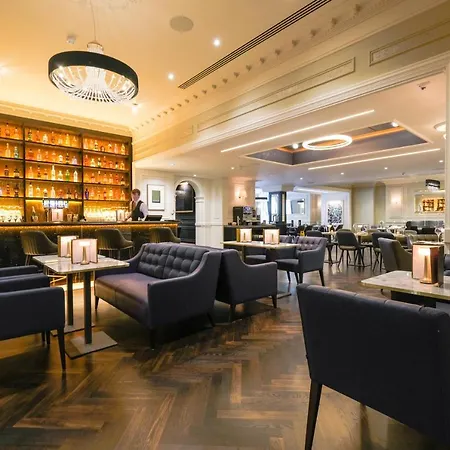 Belvedere Hotel, Centre