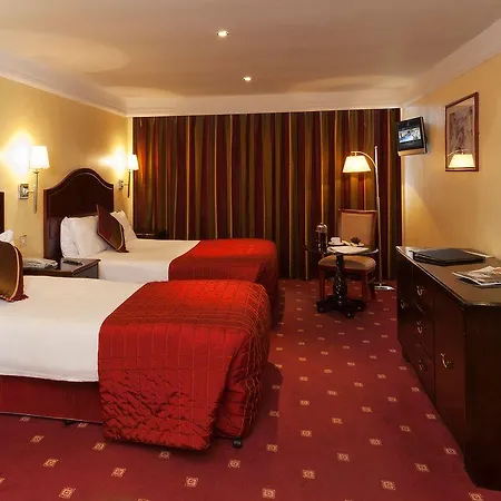 Bonnington & Leisure Centre Hotel 4*