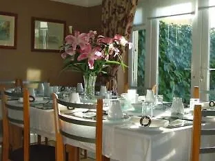 Annandale House 3*