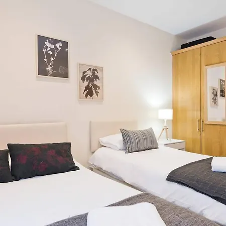 Captivating 2-bed In 1 Апартаменты *