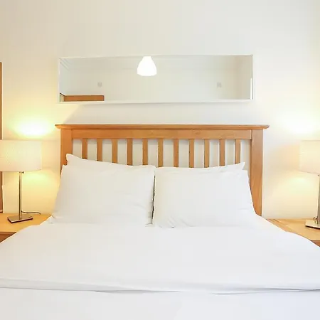 Ifsc Townhouse Apartments *