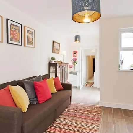 Charming Riverside - Minutes From Dublin