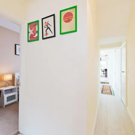 Charming Riverside - Minutes From Apartment Dublin