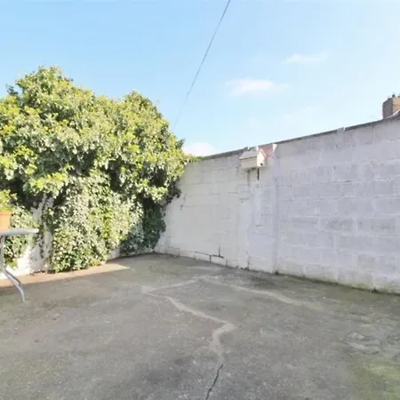 3 Bedroom Family In Residential Area Near Centre