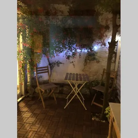 Entire House, Sleeps 2-6, Sunroom, Outside Yard