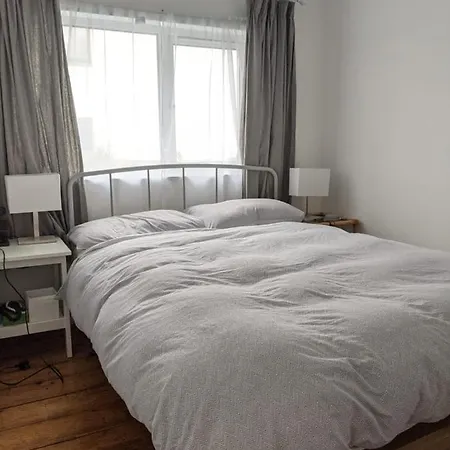 Entire House, Sleeps 2-6, Sunroom, Outside Yard Dublín
