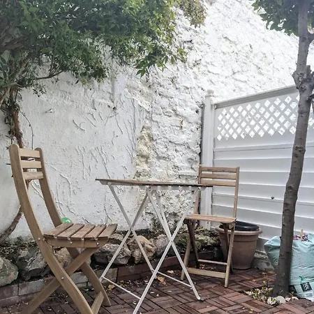 Сasa de vacaciones Entire House, Sleeps 2-6, Sunroom, Outside Yard Dublín