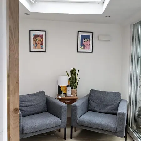 Сasa de vacaciones Entire House, Sleeps 2-6, Sunroom, Outside Yard Dublín