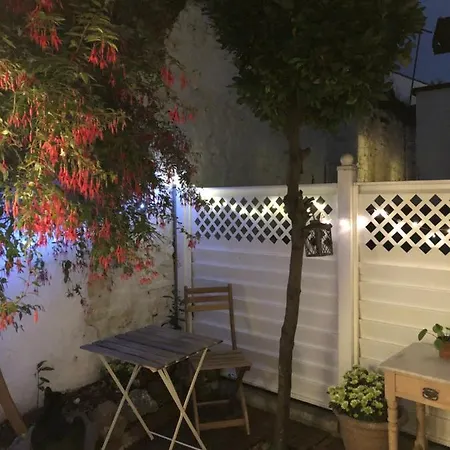 Entire House, Sleeps 2-6, Sunroom, Outside Yard Dublín