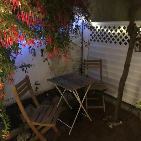 Entire House, Sleeps 2-6, Sunroom, Outside Yard Dublín
