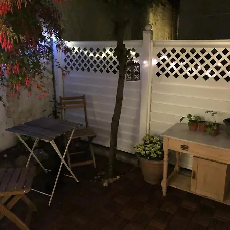 Entire House, Sleeps 2-6, Sunroom, Outside Yard Dublín