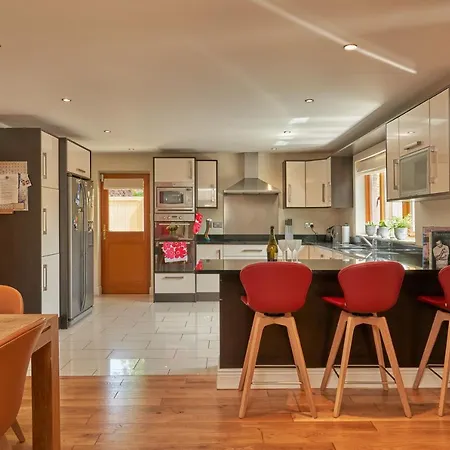 'home From Home', Luxury, Private Secure House Vakantiehuis *
