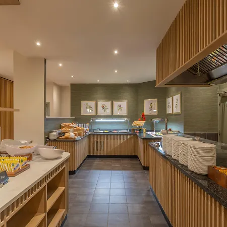 Crowne Plaza Dublin Airport By Ihg Hotel 4*