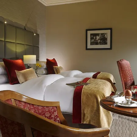 Buswells Hotel