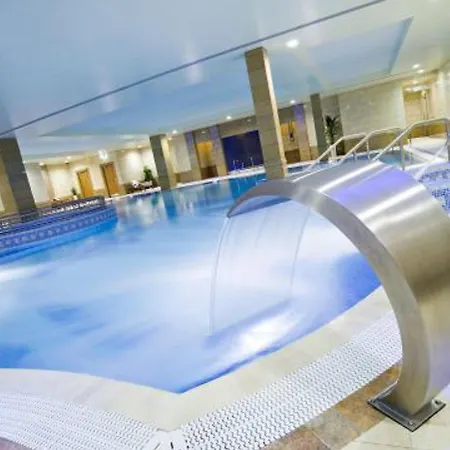Bonnington & Leisure Centre 4*