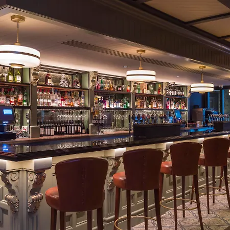 Bonnington & Leisure Centre Hotel 4*